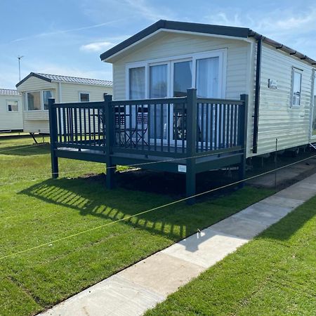 Stylish 3 Bedroom Caravan Near The Beach Walton-on-the-Naze Esterno foto