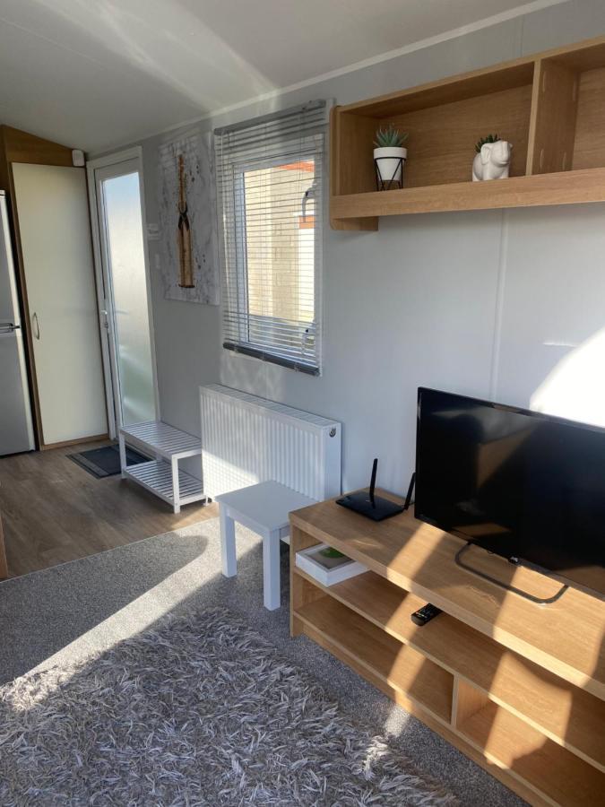 Stylish 3 Bedroom Caravan Near The Beach Walton-on-the-Naze Esterno foto