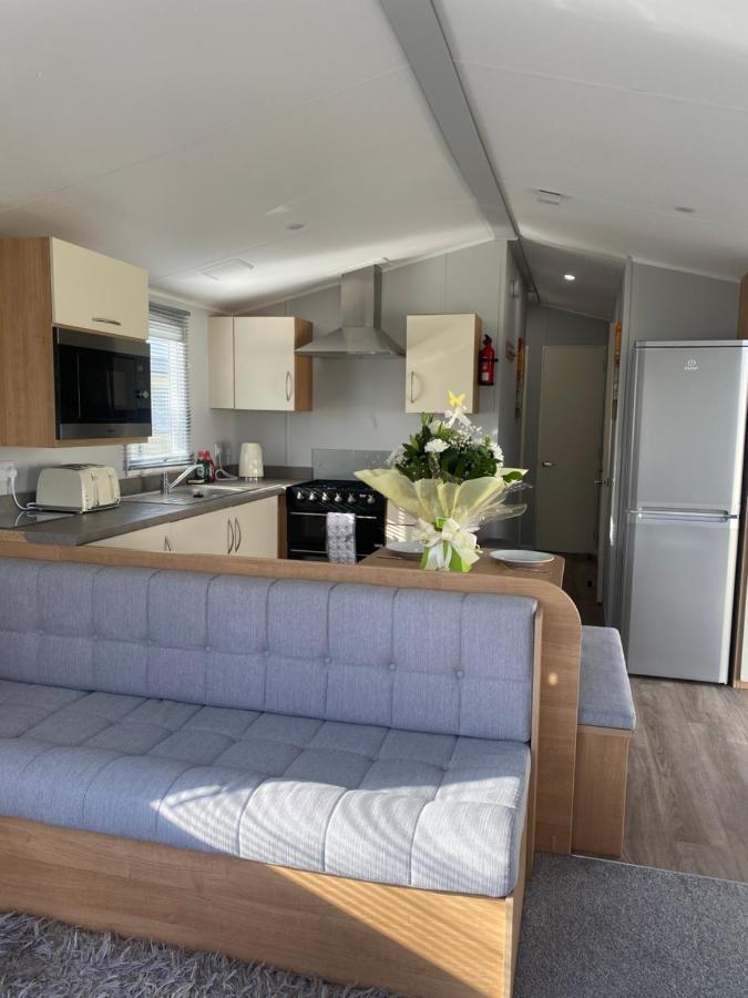Stylish 3 Bedroom Caravan Near The Beach Walton-on-the-Naze Esterno foto